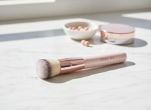 Lade das Bild in den Galerie-Viewer, DOLL 10 BEAUTY Luminous Blending Pinsel Schminkpinsel