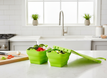 Lade das Bild in den Galerie-Viewer, Cook's Essentials Schüsseln und Schneidebrett – faltbar, aus Silikon, platzsparend
