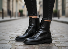 Lade das Bild in den Galerie-Viewer, Damen Stiefelette aus Nappaleder – Elegant, Bequem & Zeitlos – VIA MILANO