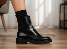 Lade das Bild in den Galerie-Viewer, Damen Stiefelette aus Nappaleder – Elegant, Bequem & Zeitlos – VIA MILANO