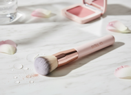 DOLL 10 BEAUTY Luminous Blending Pinsel Schminkpinsel