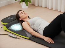 Lade das Bild in den Galerie-Viewer, Homedics Stretch Stretchingmatte XS inspiriert durch Yoga - Fernbedienung, einstellbare Intensität, vorprogrammierte Yoga/Stretchmatte für Rücken, Schultern, Hüften, faltbar mit Stützkissen - Grau
