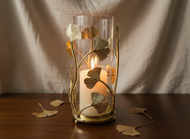 Elegantes Windlicht mit goldenen Ginkgo-Blättern – Stilvolle Dekoration